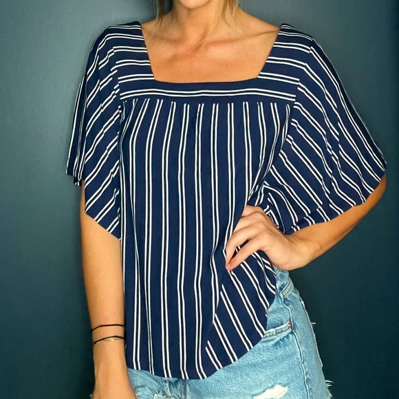 Universal Thread • Winged Top - Picture 5 of 5